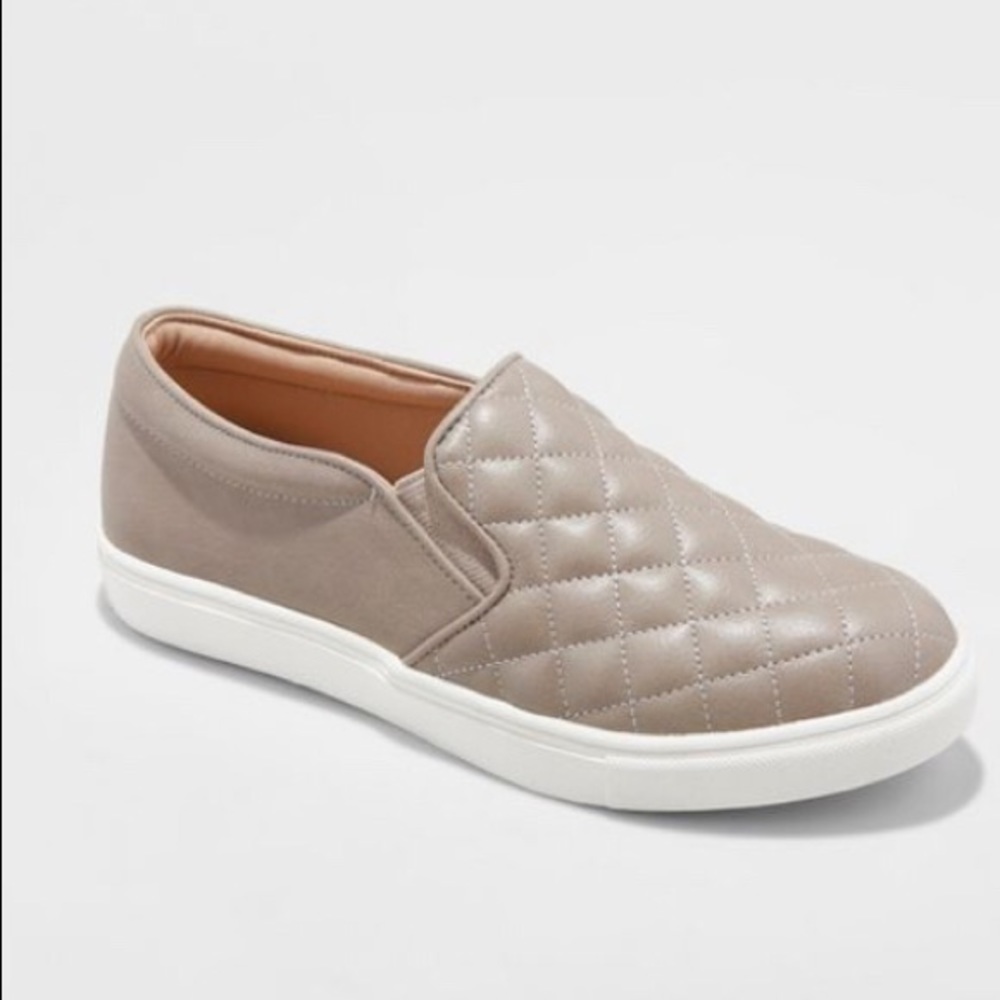 Quilted grey slide